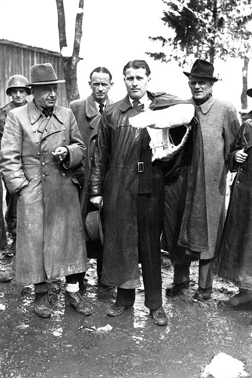 Wernher von Braun, with arm in cast, surrenders to U.S. Army Counterintelligence Corps personnel of the 44th Infantry Division at Reutte, Austria, May 2, 1945